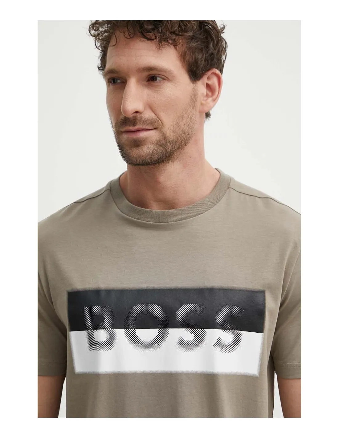 Camiseta regular fit de algodón con logo de diseño de BOSS