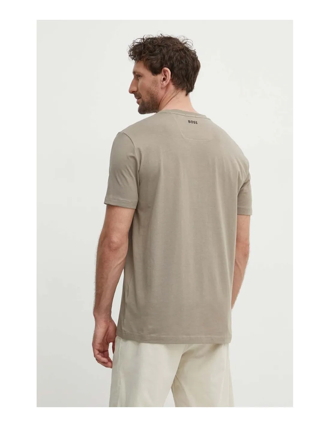 Camiseta regular fit de algodón con logo de diseño de BOSS