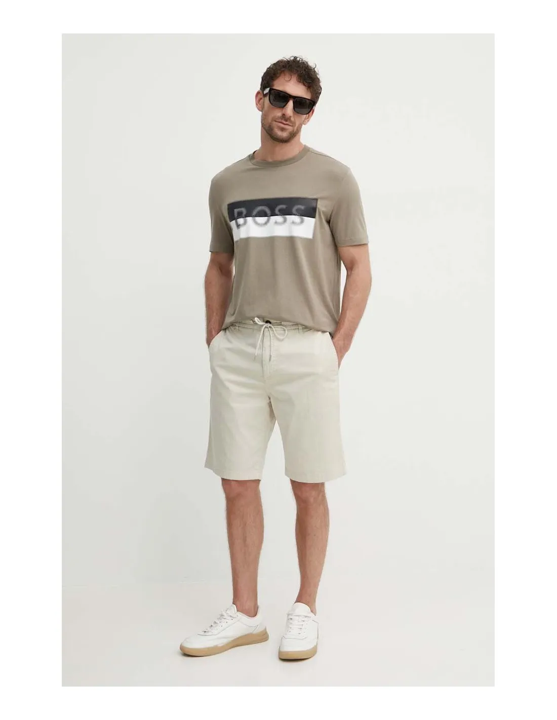 Camiseta regular fit de algodón con logo de diseño de BOSS