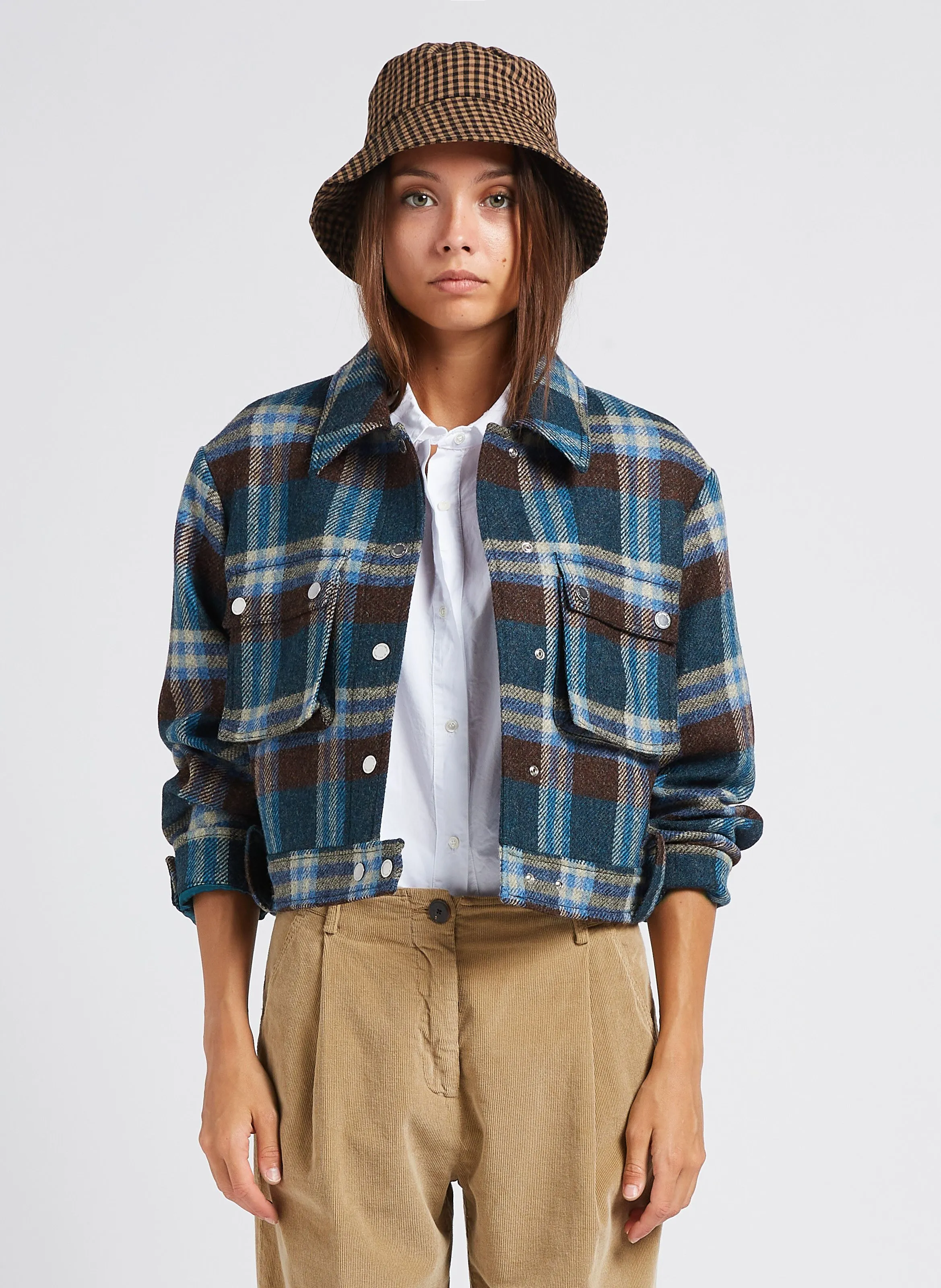 Chaqueta corta de lana con cuello clásico de cuadros en azul