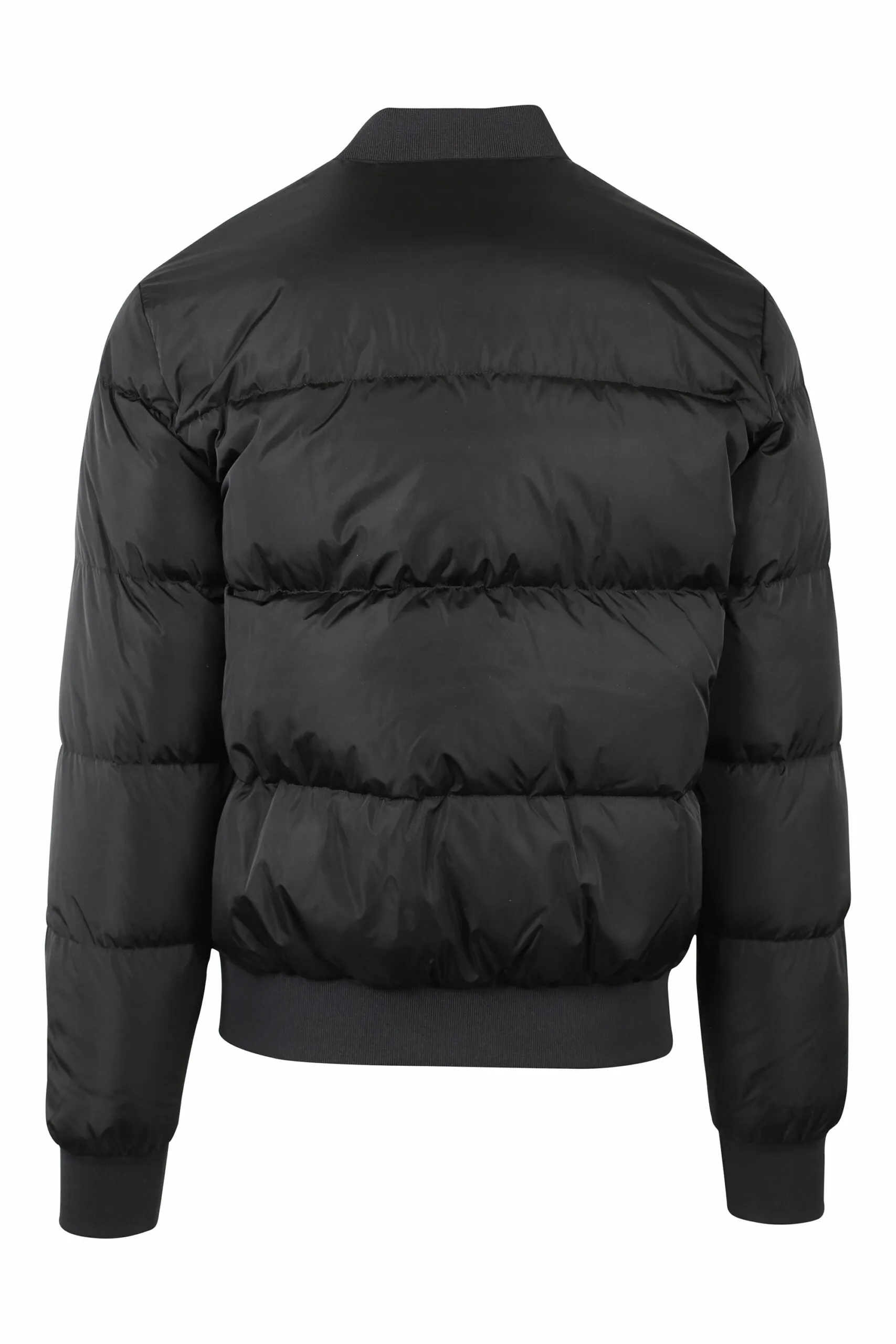 Chaqueta negra con logo negro