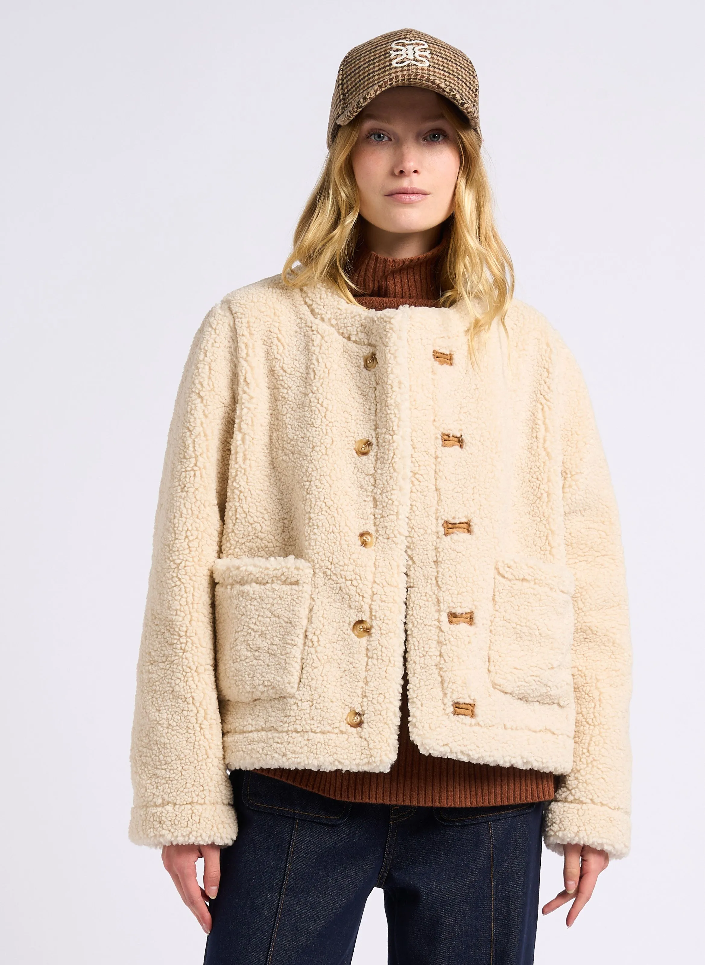 EDUNA  CHAQUETA CUELLO REDONDO DE SHERPA EN MARRON