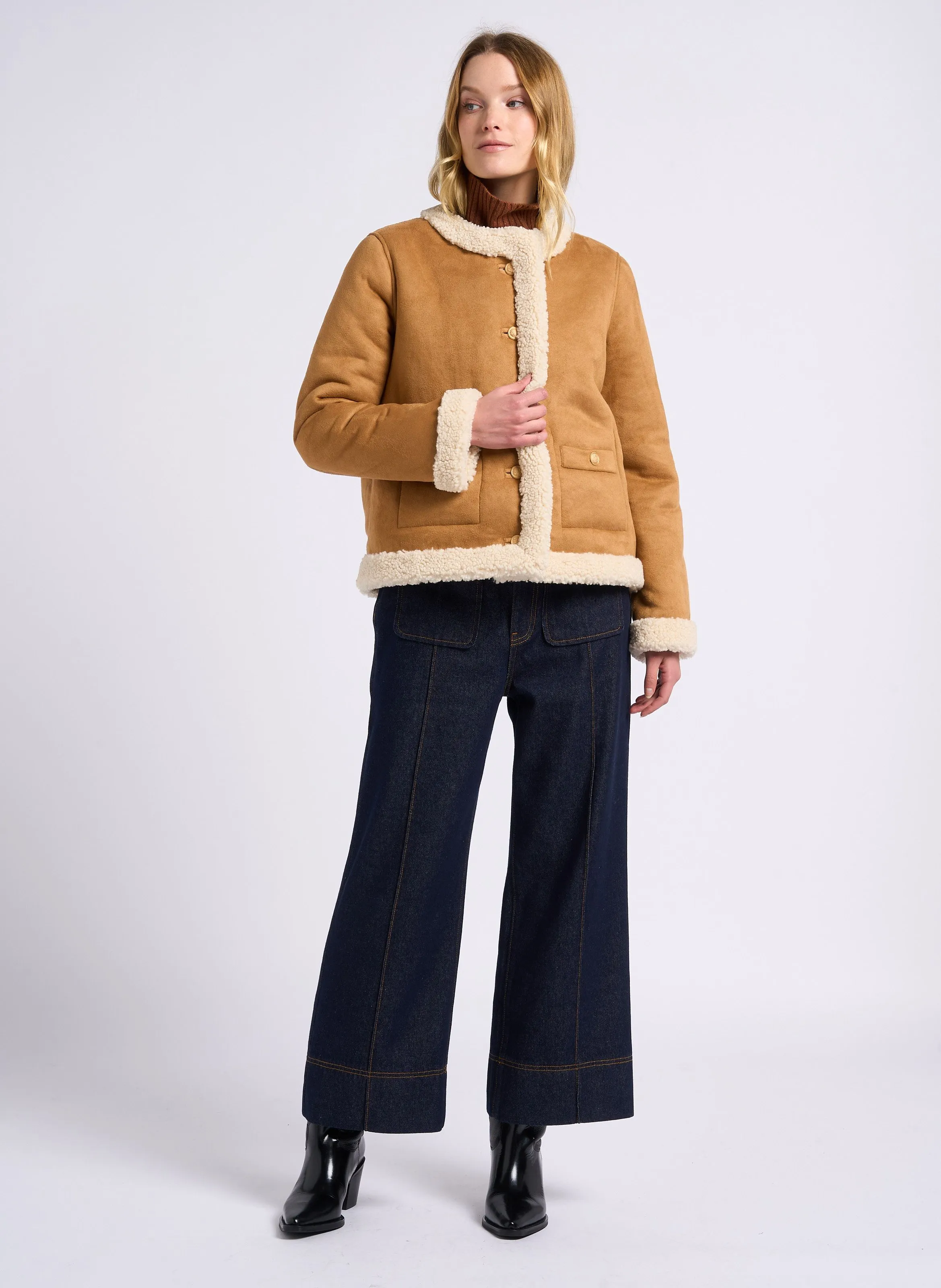 EDUNA  CHAQUETA CUELLO REDONDO DE SHERPA EN MARRON
