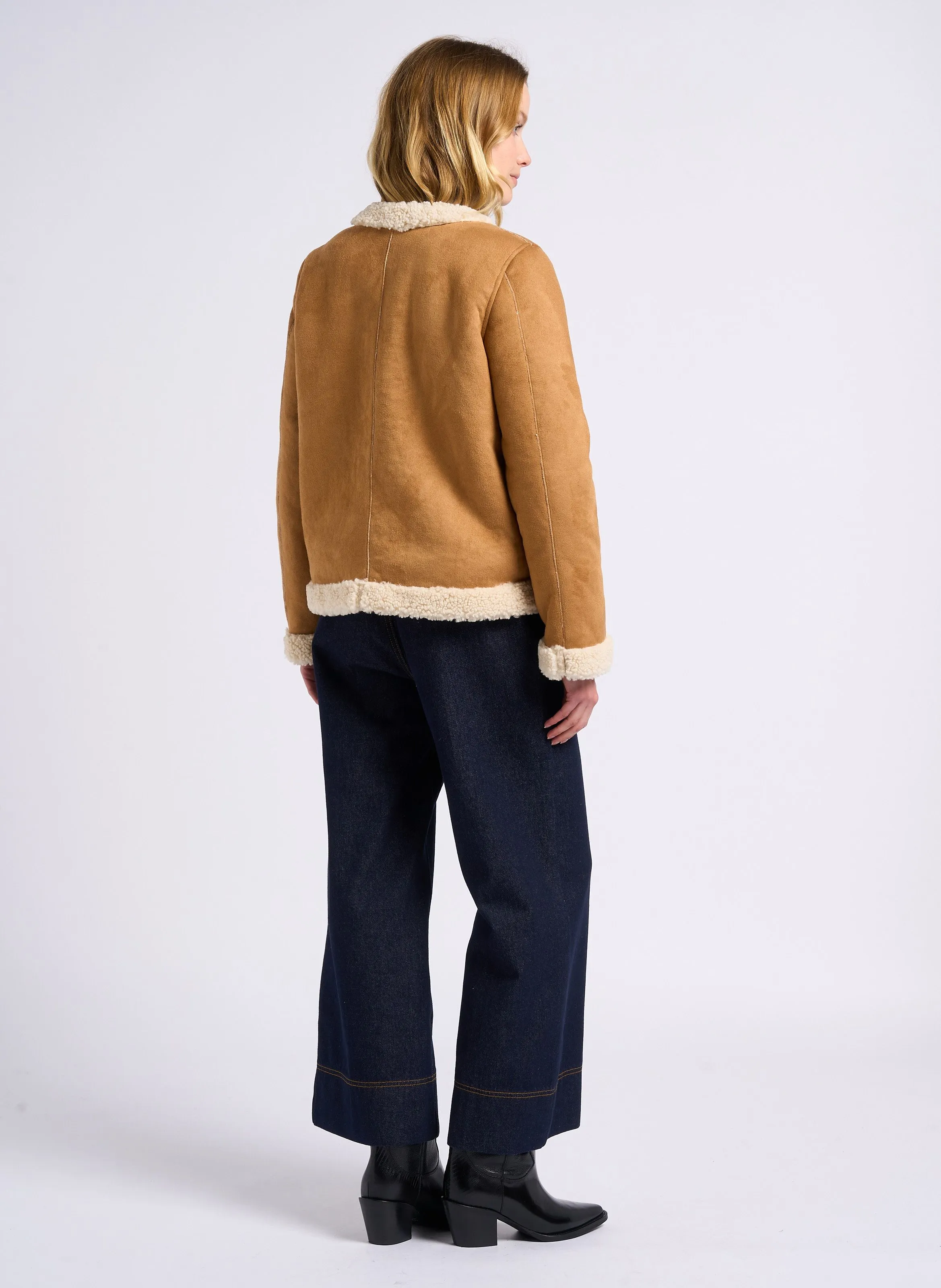 EDUNA  CHAQUETA CUELLO REDONDO DE SHERPA EN MARRON