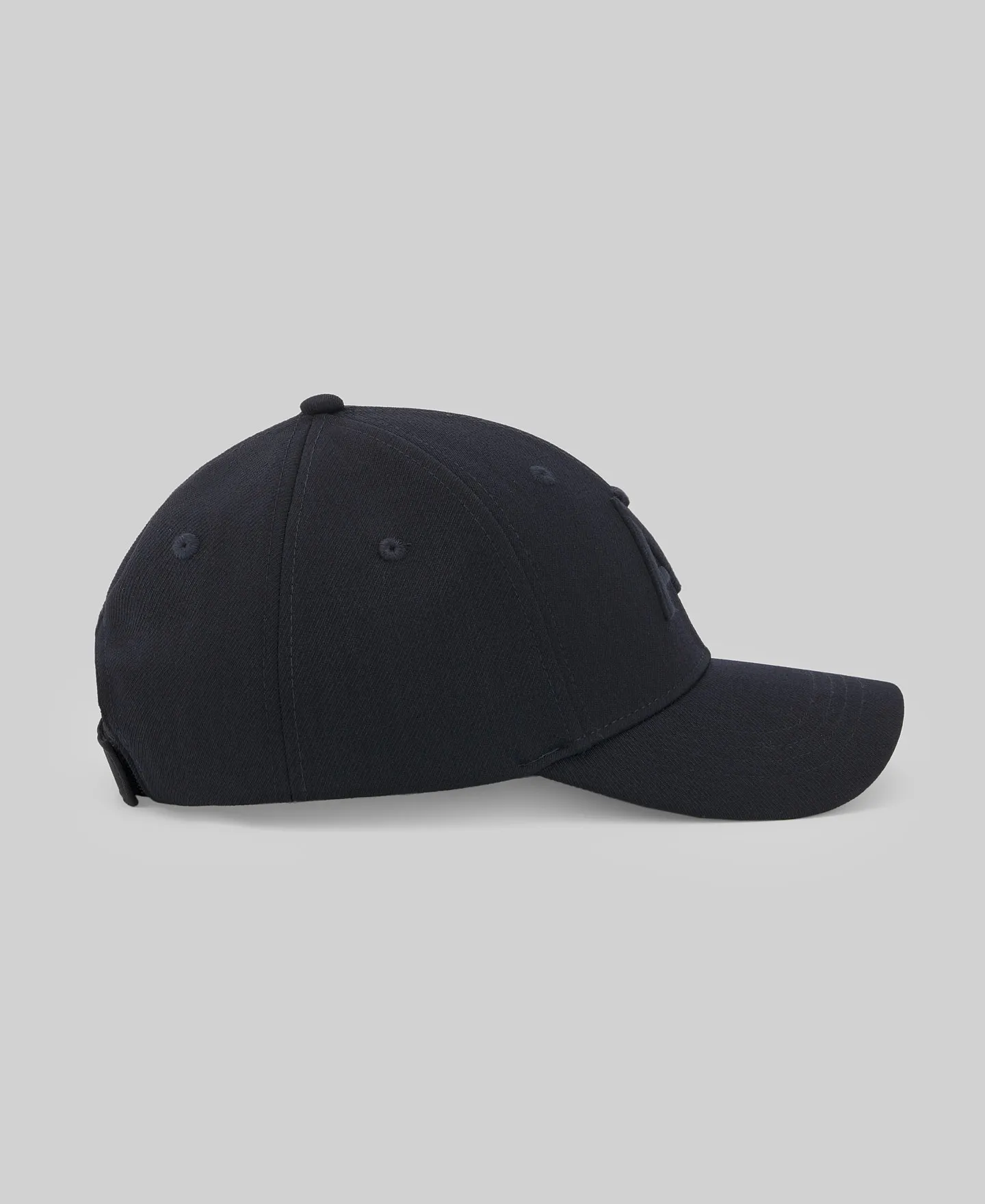 Embroidered logo cap woman