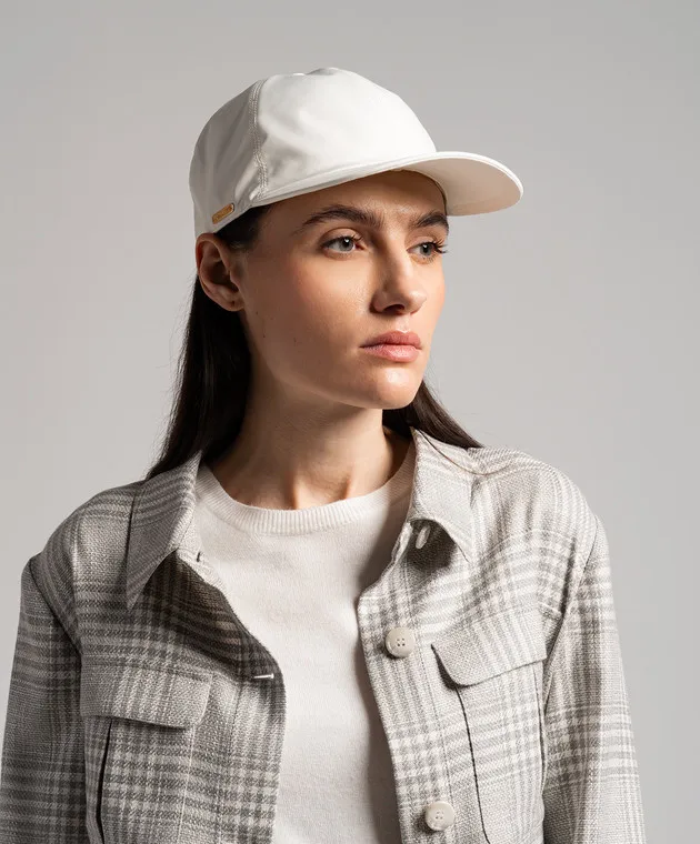 Enrico Mandelli White cap with metal logo