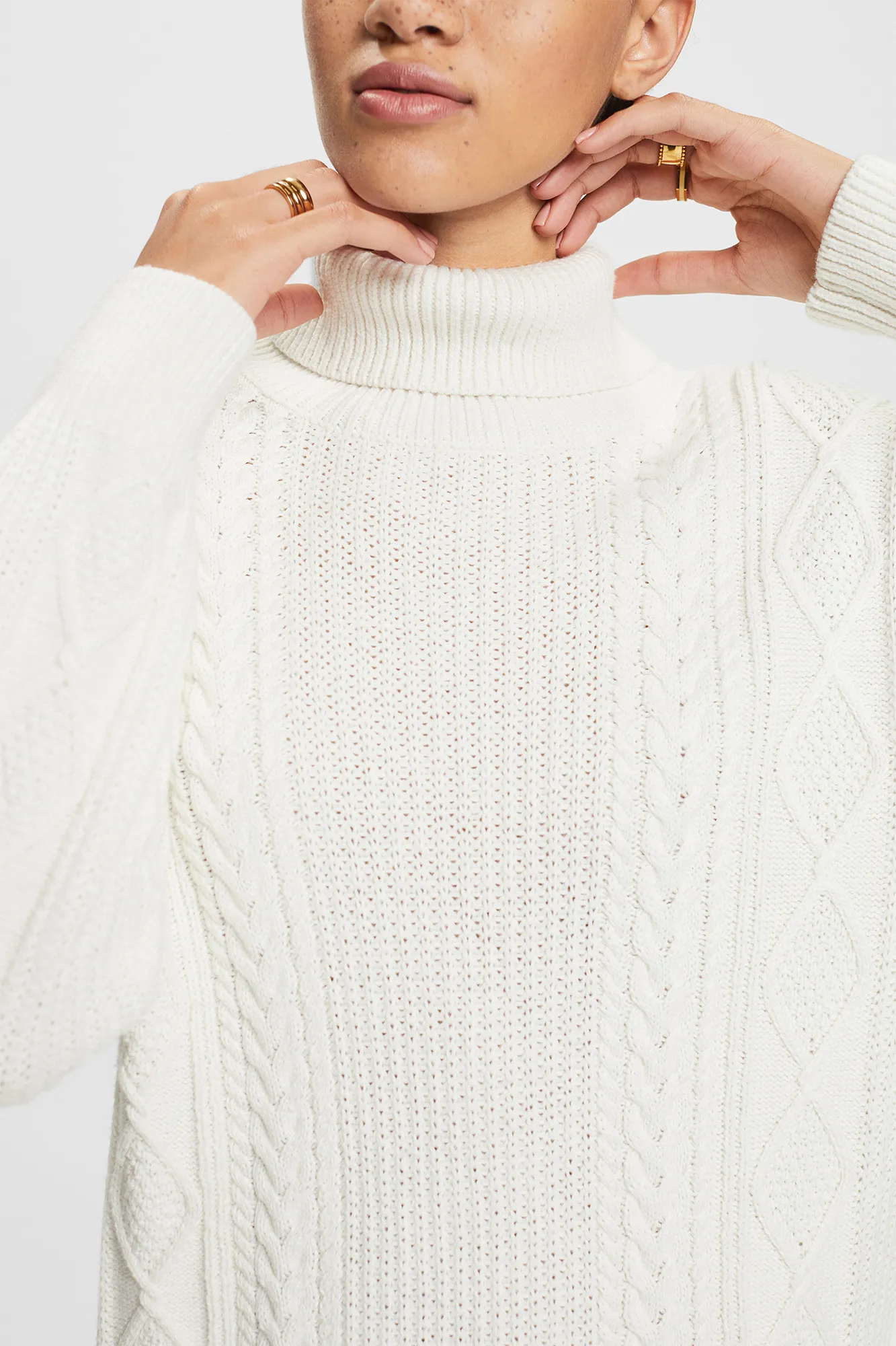 Esprit Vestido midi de punto cuello vuelto con algodón