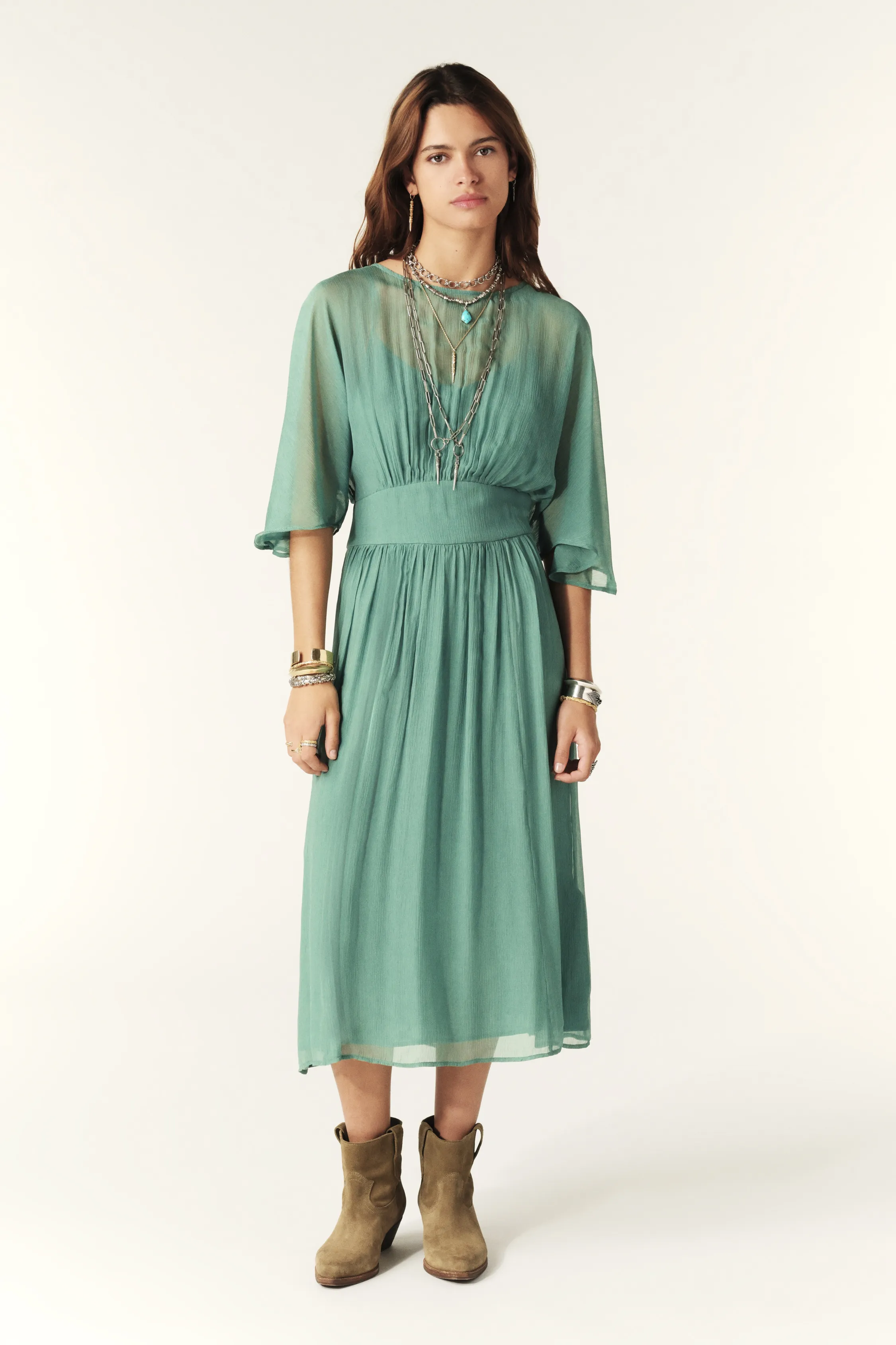 HAIM vestido con cinturón