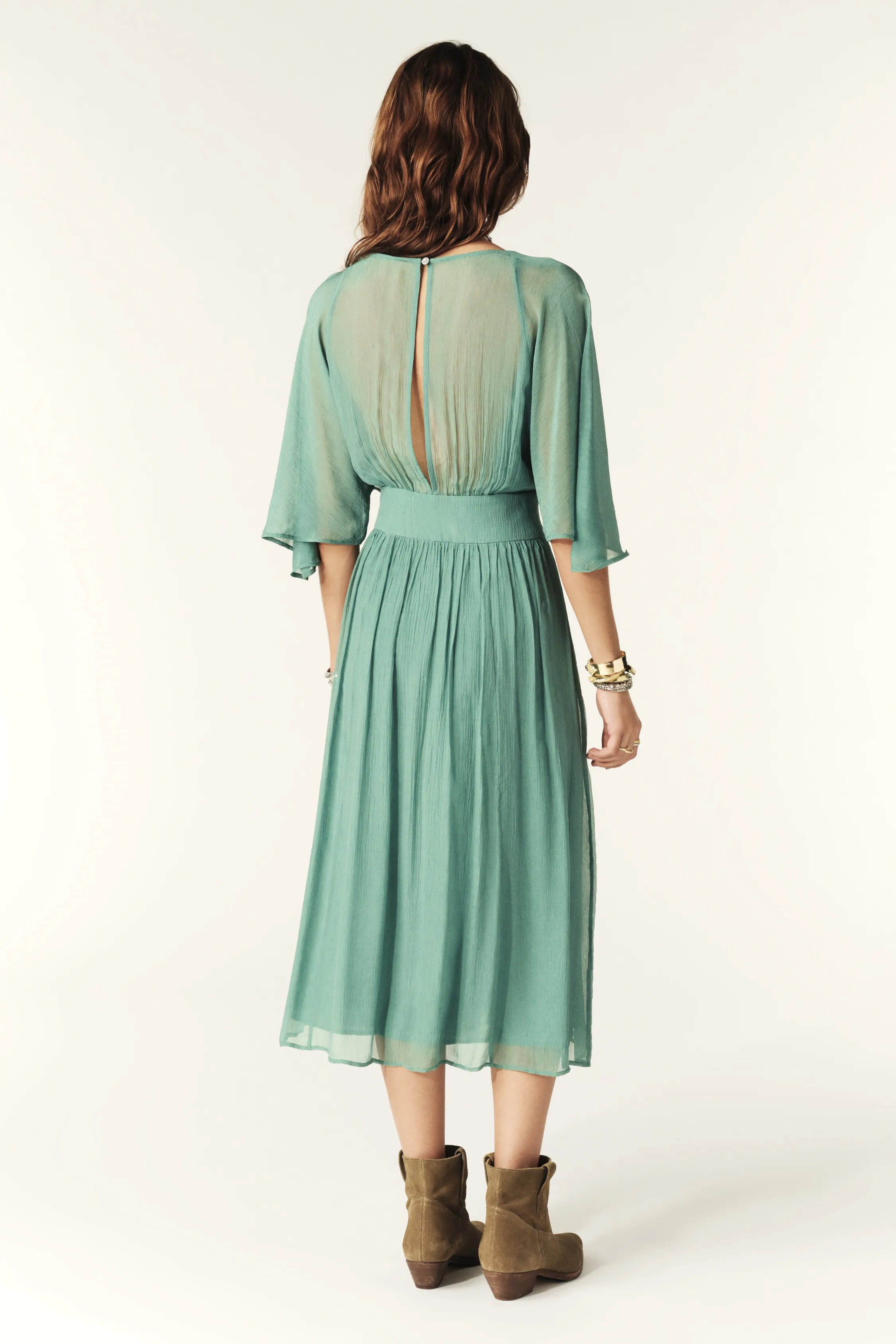 HAIM vestido con cinturón