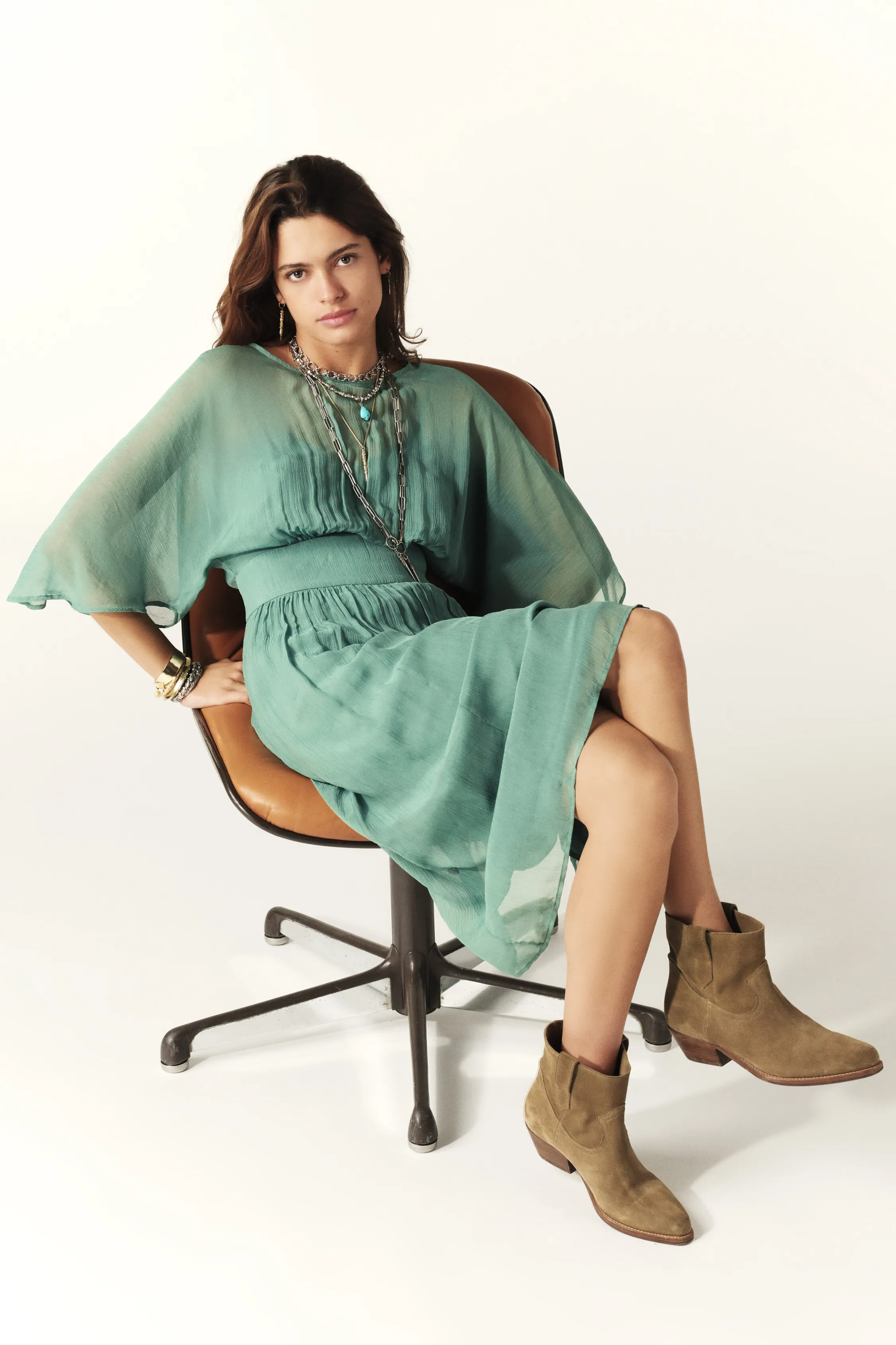 HAIM vestido con cinturón