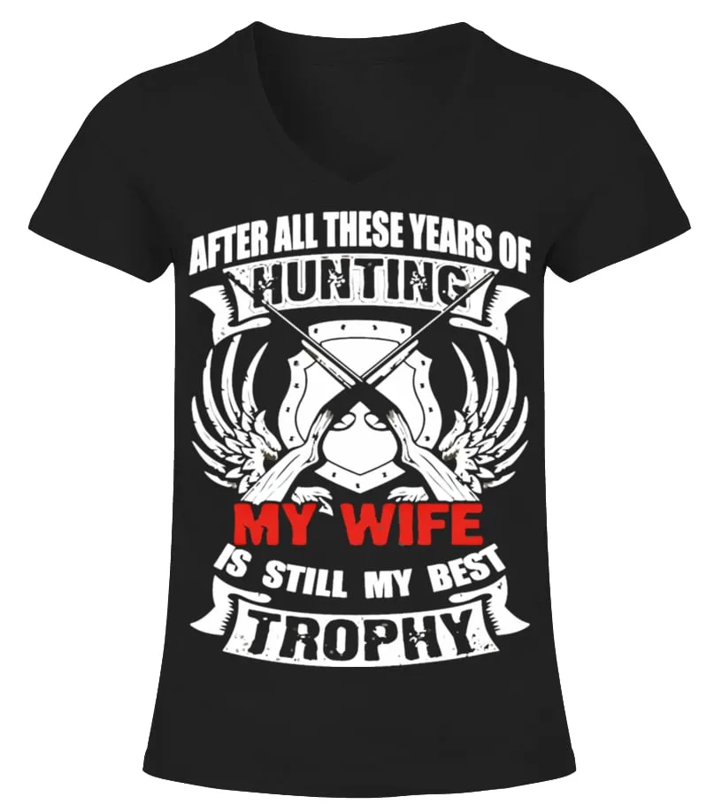 HUNTING  MY WIFE IS STILL MY BEST TROPH CAMISETA CUELLO PICO MUJER