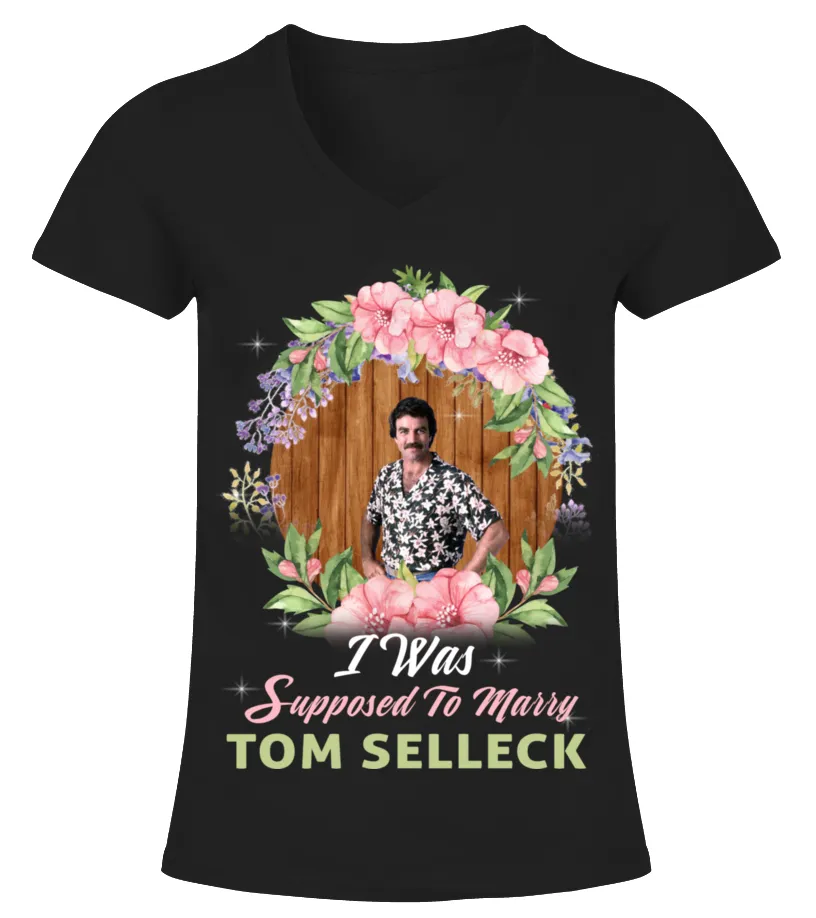 I WAS SUPPOSED TO MARRY TOM SELLECK Camiseta cuello pico Mujer