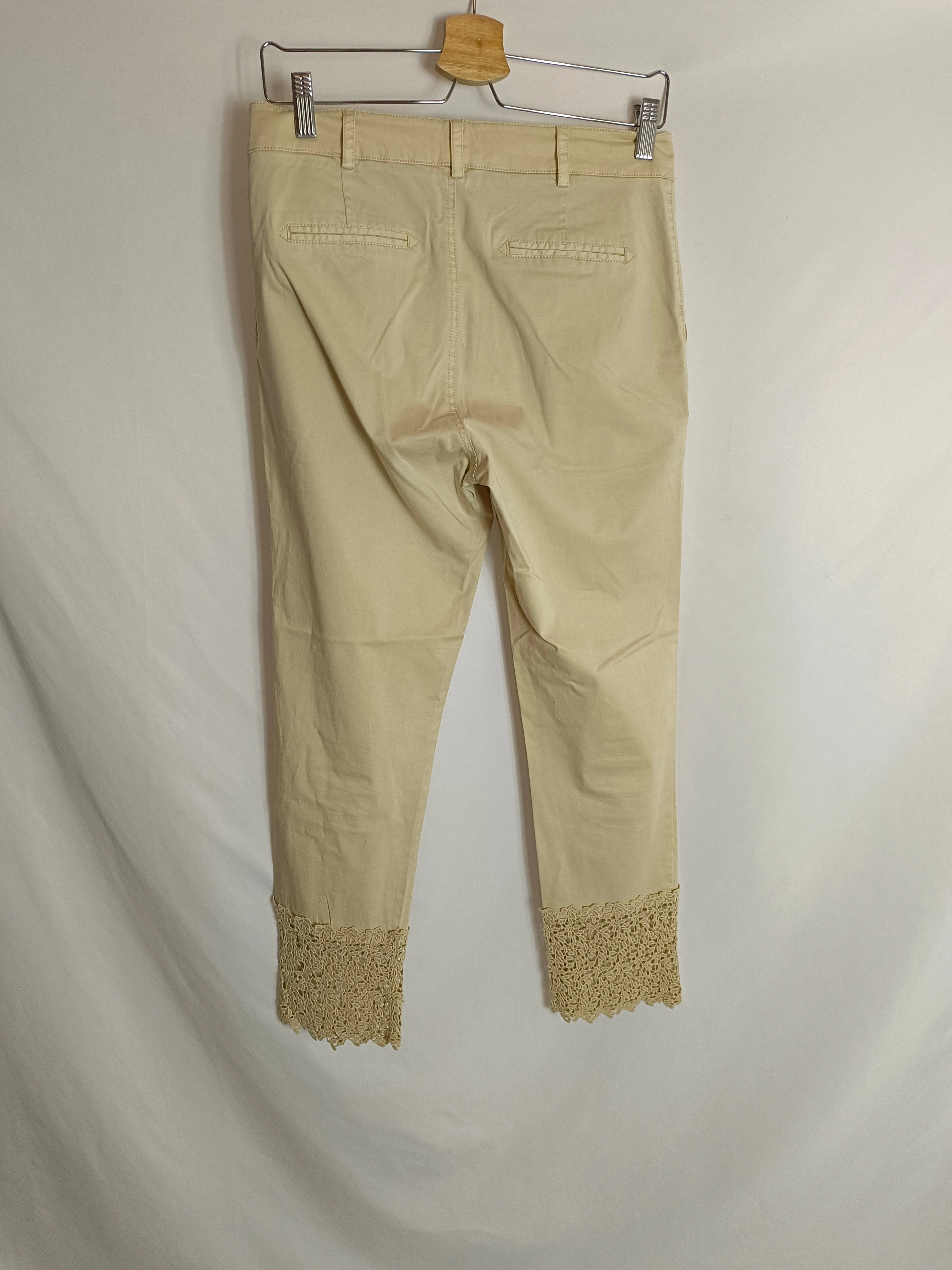 JAVIER SIMORRA. Pantalón beige croché T.38
