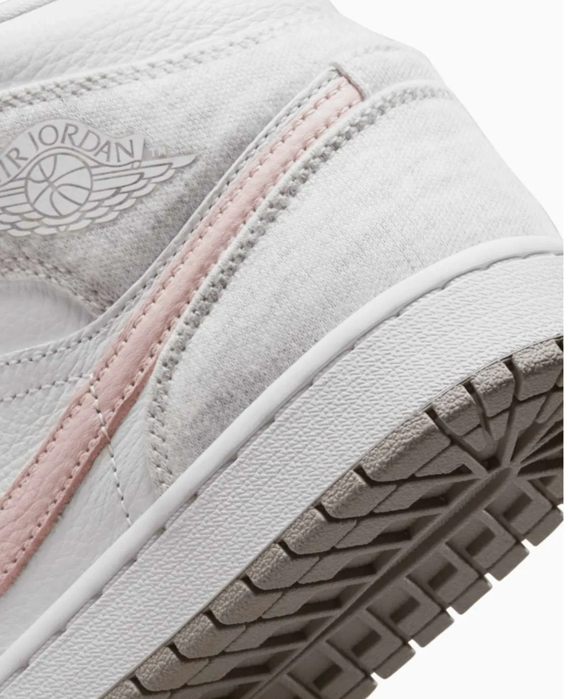 Jordan 1 Mid «Light Iron Oreo»