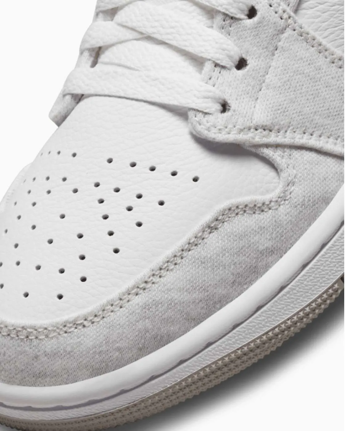 Jordan 1 Mid «Light Iron Oreo»