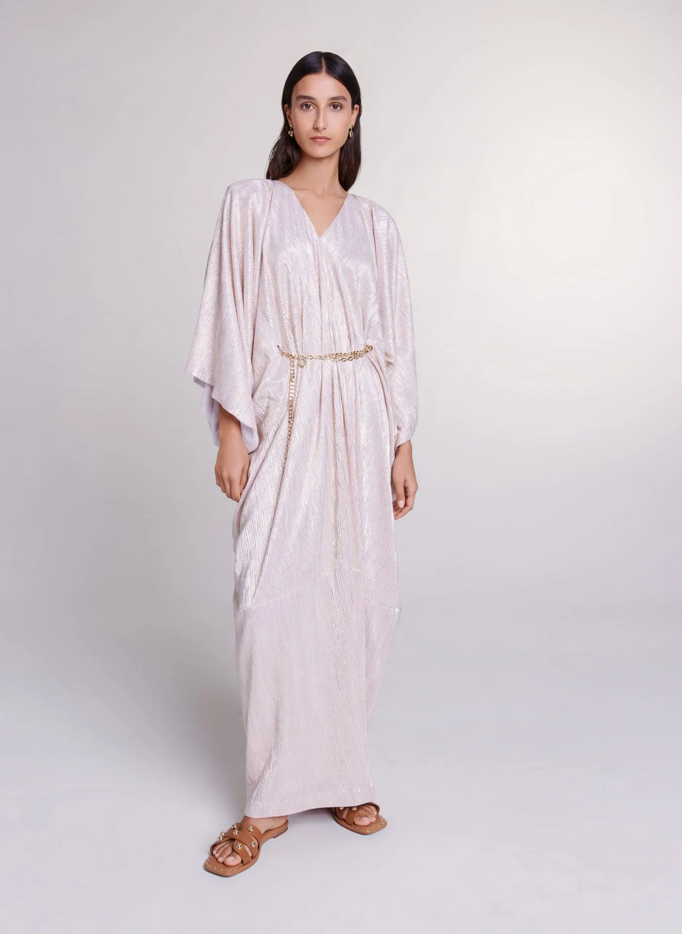 MAJE Vestido largo con cuello de pico drapeado con lentejuelas en rosa