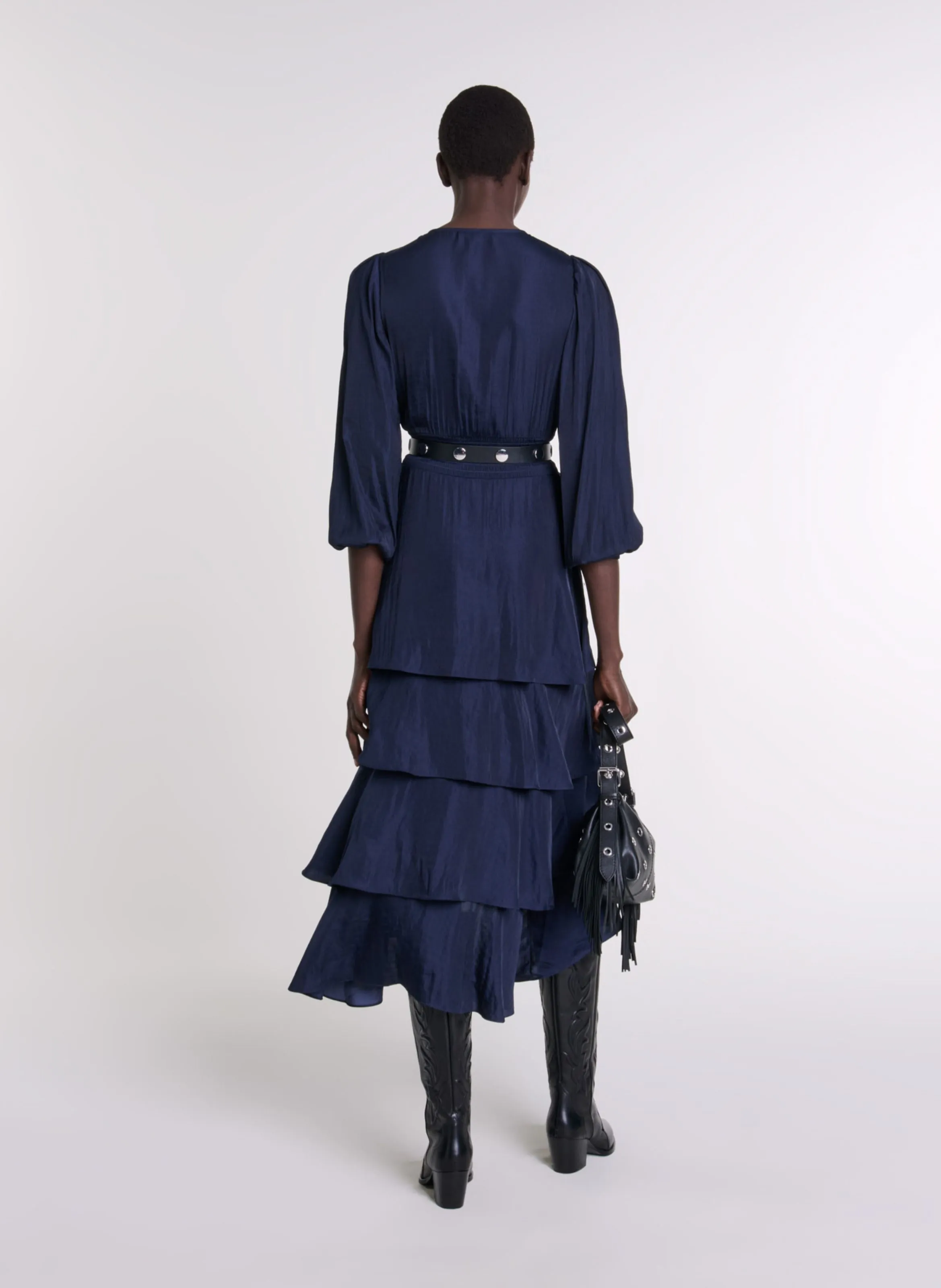 MAJE Vestido largo con cuello de pico y volantes en azul