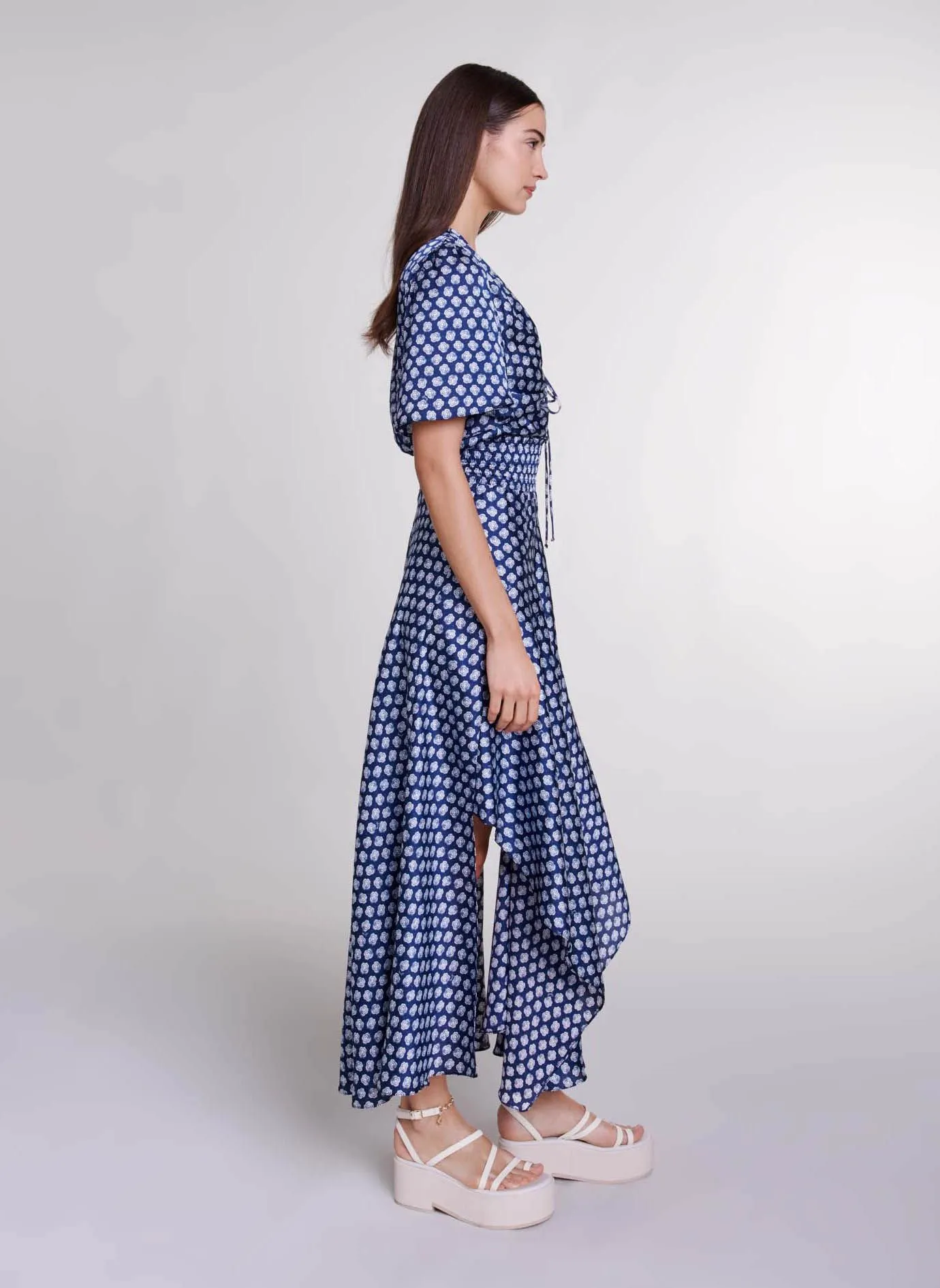 MAJE Vestido largo entallado con escote en V estampado en azul