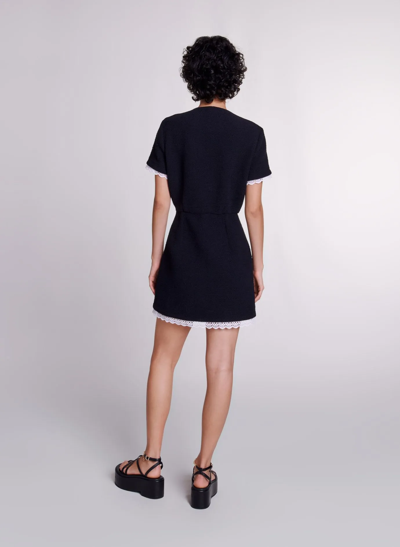 MAJE Vestido recto con cuello redondo y encaje en negro
