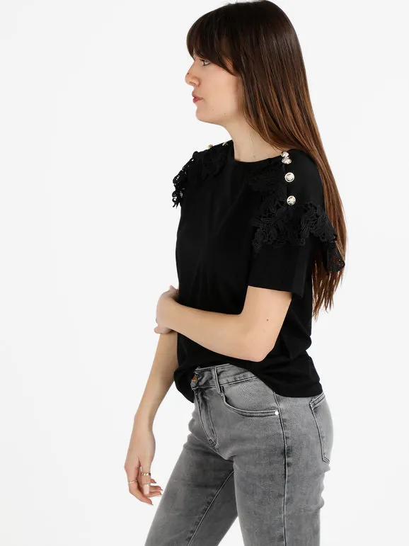 Monte Cervino Camiseta de mujer con bordado macramé y botones decorados