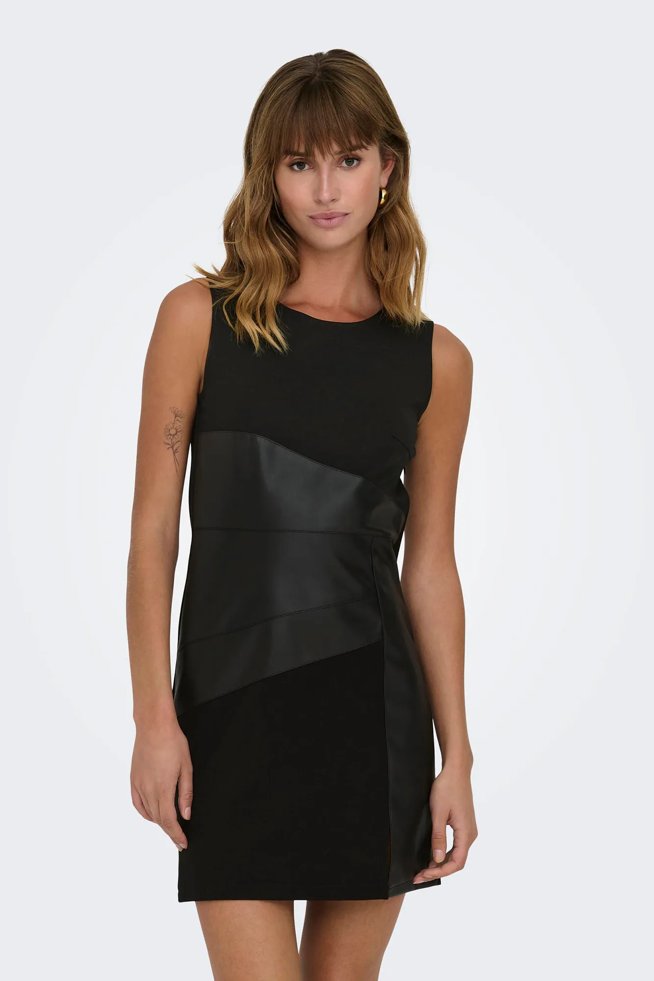 Only Vestido corto polipiel