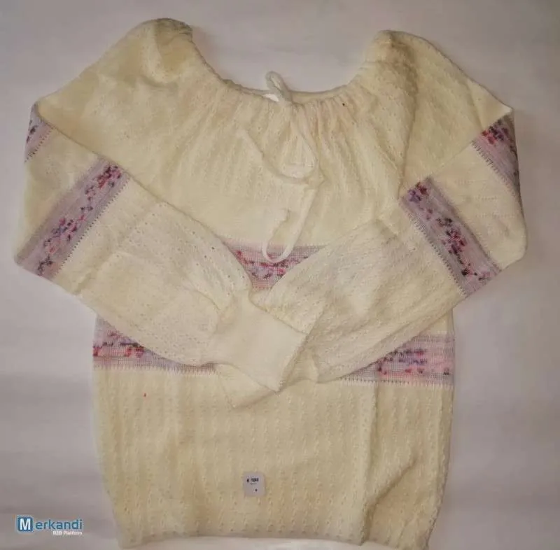 Prendas de punto y sudaderas de varias marcas.