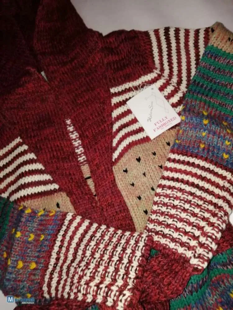Prendas de punto y sudaderas de varias marcas.