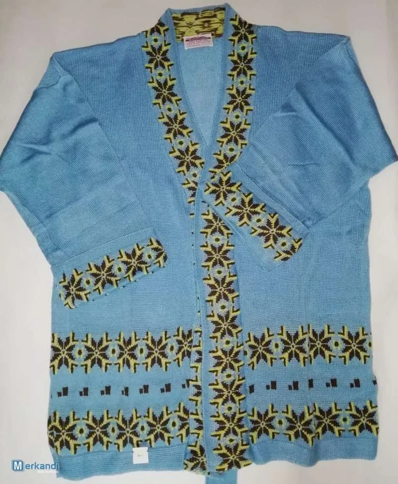 Prendas de punto y sudaderas de varias marcas.