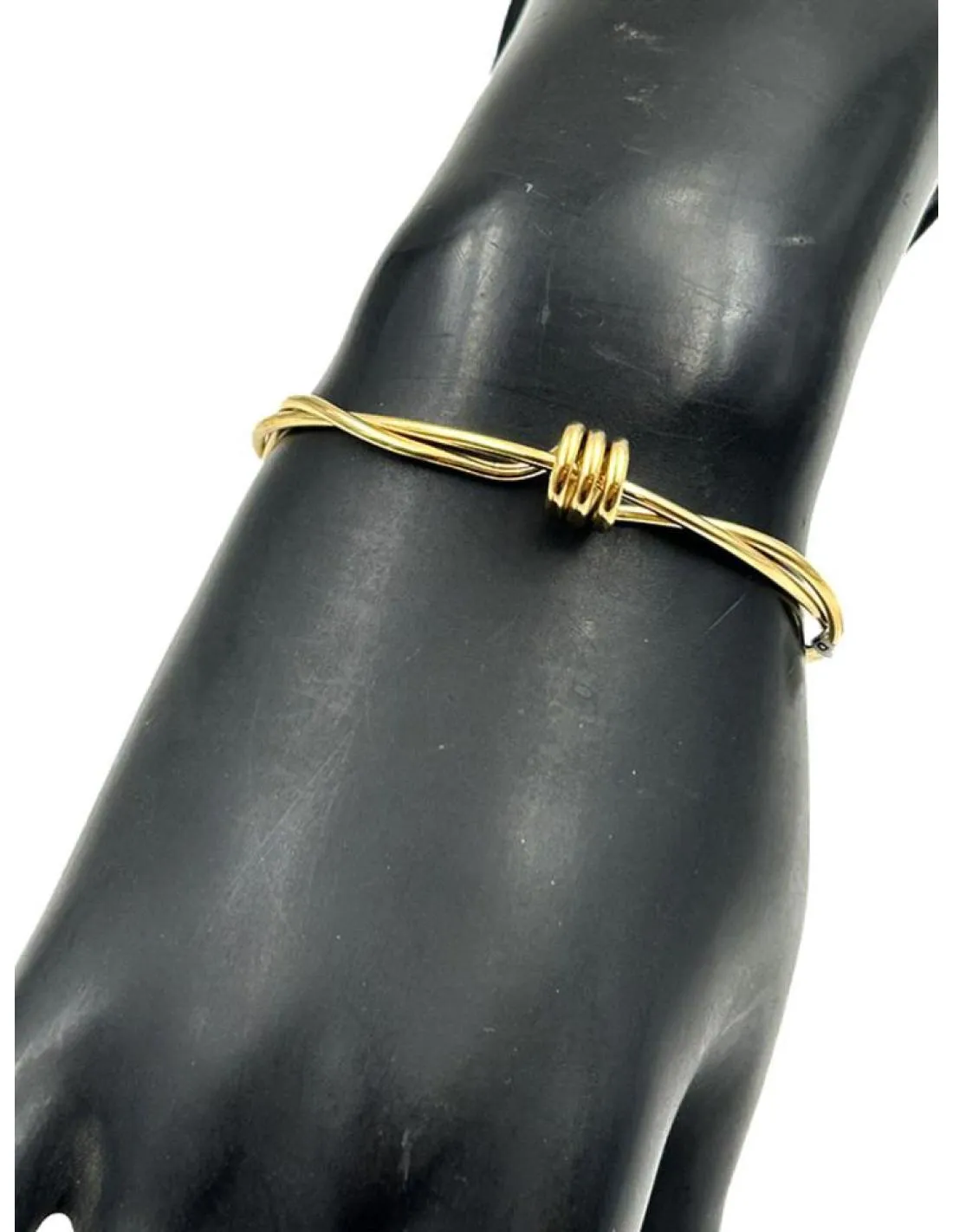 PULSERAS DORADAS CON DISEÑO MODERNO DE MUELLE