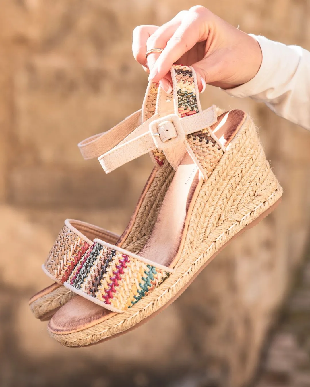 SANDALIA MUJER COMPENSADA BEIGE  SANA
