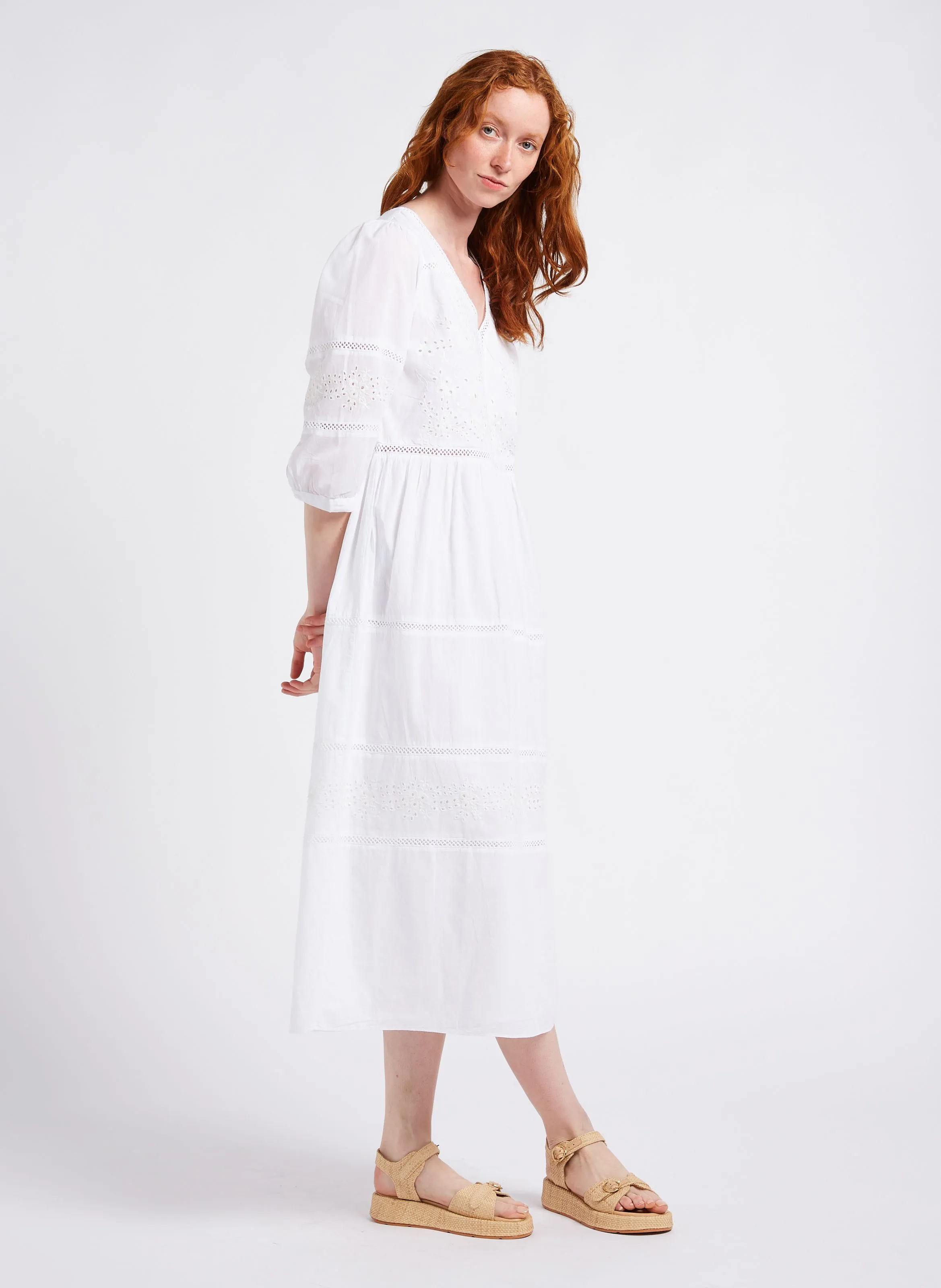 SUD EXPRESS ROSENDO  VESTIDO MIDI BORDADO DE ALGODóN CON CUELLO EN V EN BLANCO