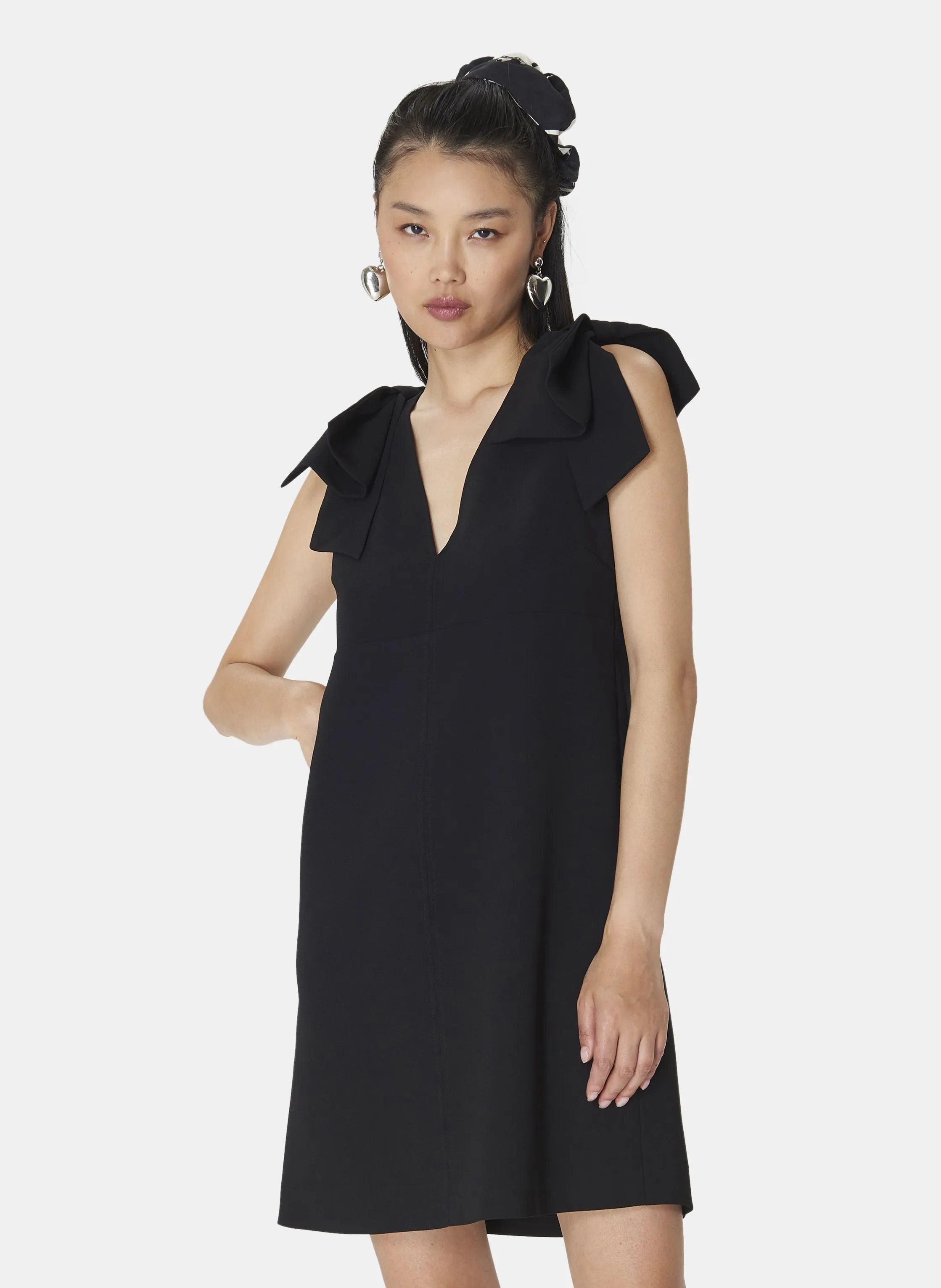 TARA JARMON REMARQUABLE  VESTIDO CORTO RECTO DE CREPé CON LAZOS EN NEGRO