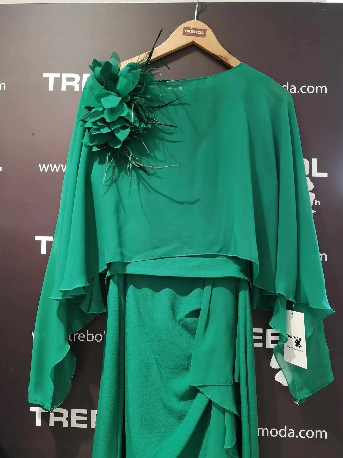 Vestido con capelina