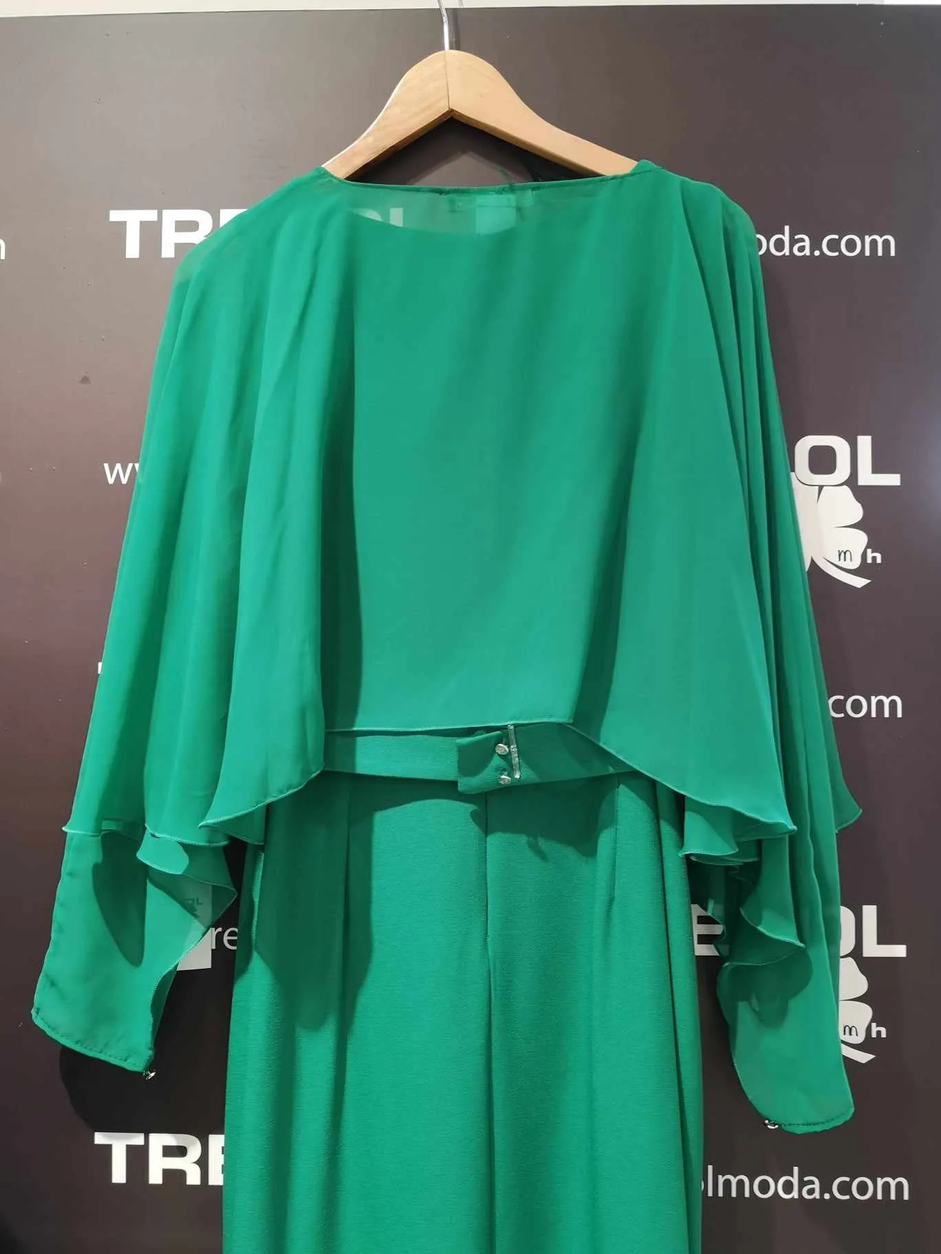 Vestido con capelina