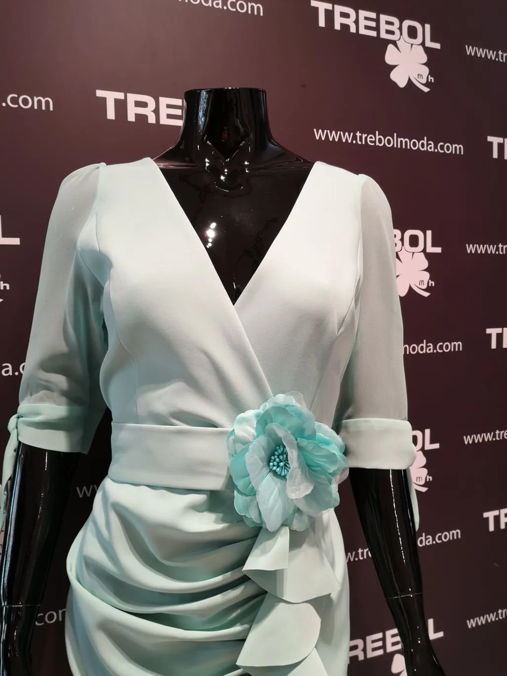 Vestido con mangas de gasa