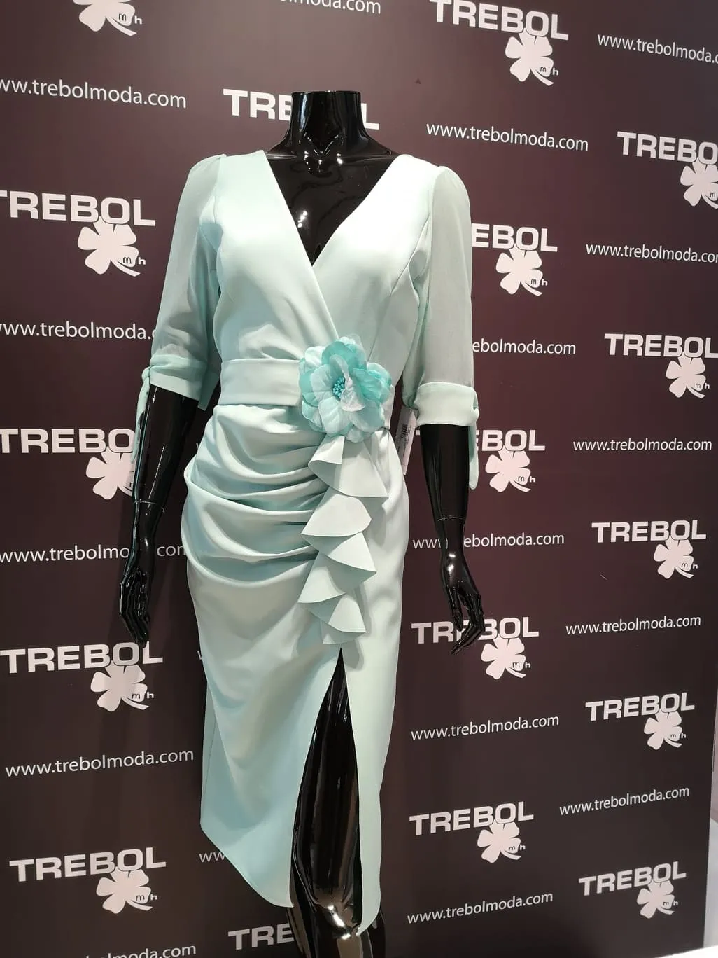 Vestido con mangas de gasa