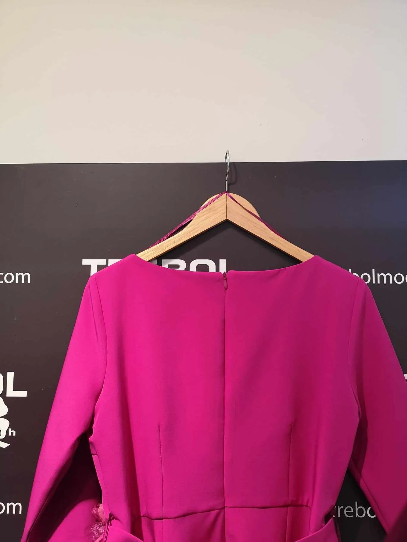 Vestido con peplum en cintura
