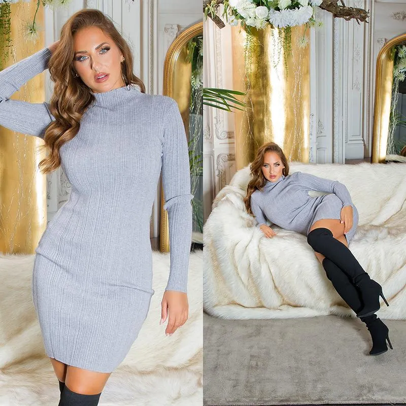 Vestido de punto con cuello alto gris
