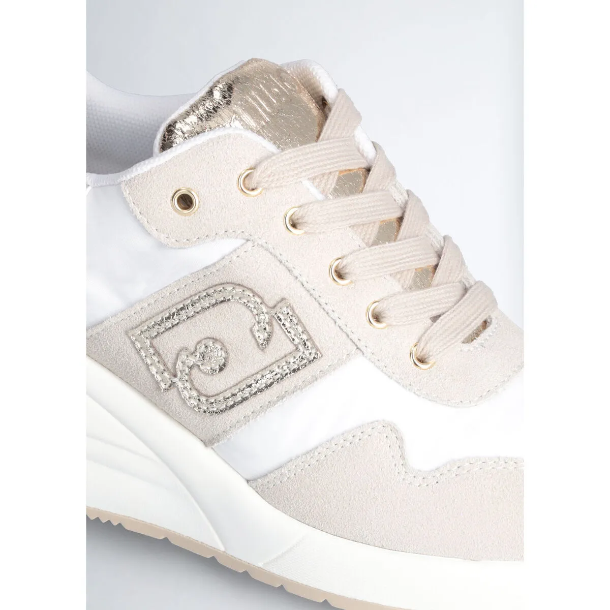 Zapatillas beige con cuña