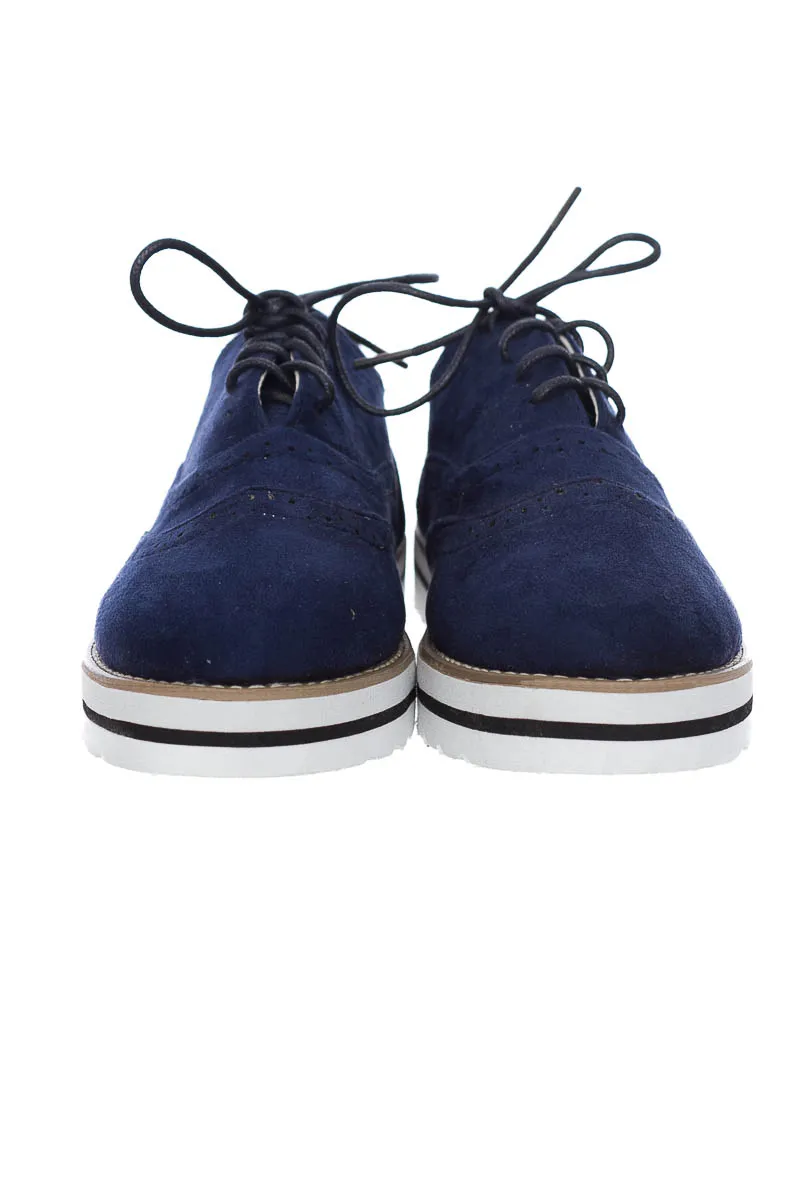 ZAPATOS COLOR AZUL  CLOSEANDO